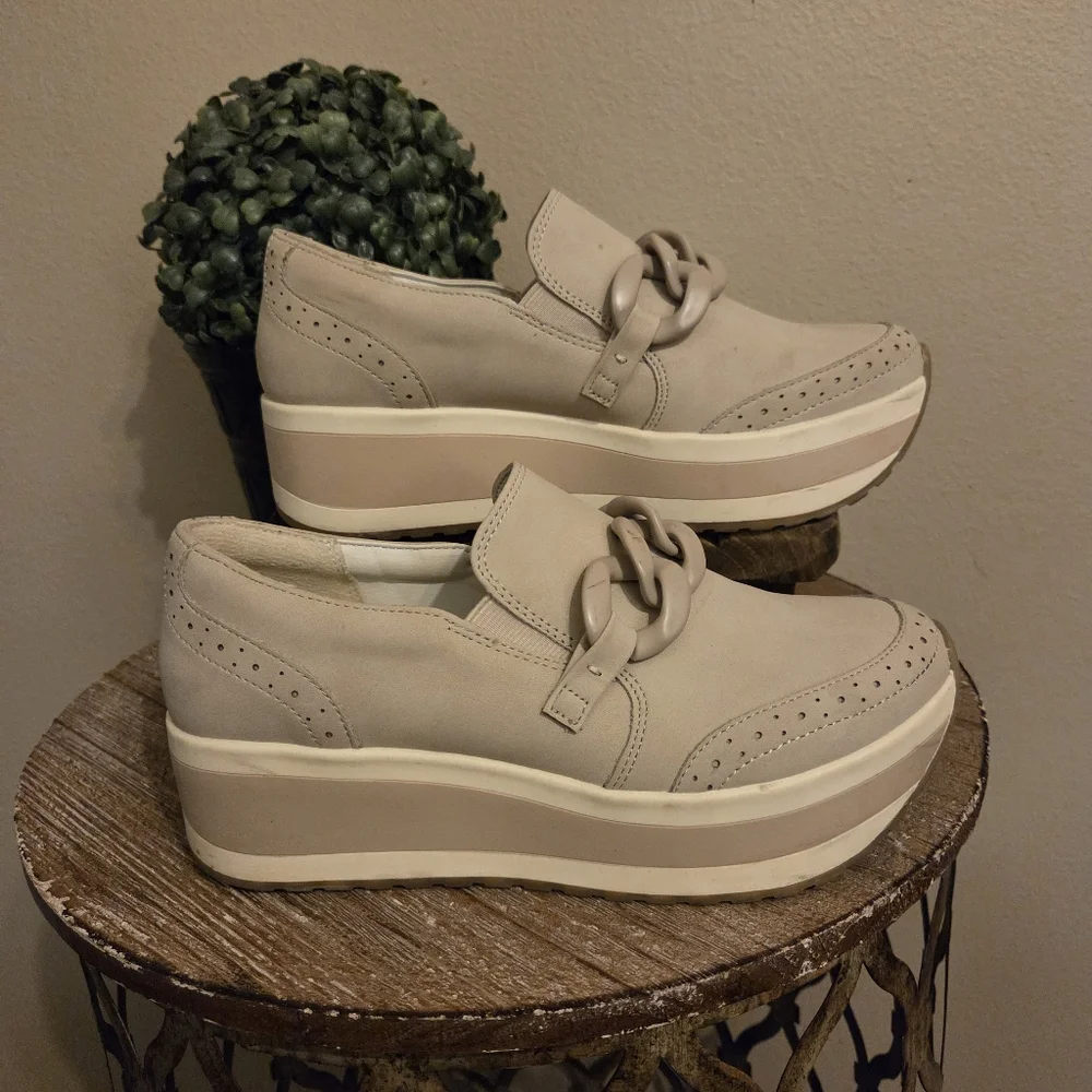 DOLCE VITA Jhenee Beige Slip-On‎ Chunky Chain Platform Sneakers Women's Size 7.5